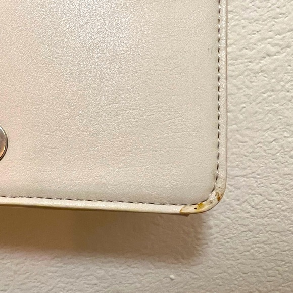 👻 2/$20 item! Forever 21‎ Cream Purse - Picture 7 of 7